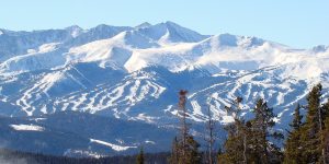 By Ahodges7 - Skiiing at KeystonePreviously published: None, CC BY-SA 3.0, https://commons.wikimedia.org/w/index.php?curid=109489626